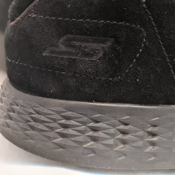 Sketchers GOGA MAX - Black Suede (Men's 10.5) - Picture 1 of 12